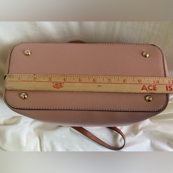 Faux Leather zip top tote, blush pink w/tan undertones, brown trim Gold hardware - Picture 10 of 12